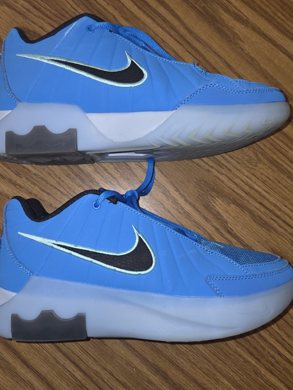 Nike Lebron Witness 9 Basketball Shoes - size 6.5Y